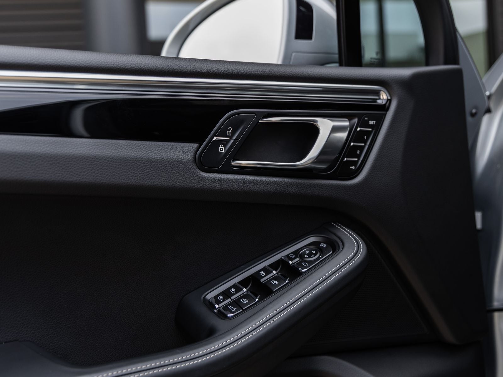 2025 Porsche Macan AWD