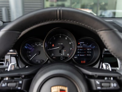 2025 Porsche Macan AWD