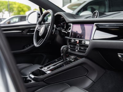 2025 Porsche Macan AWD