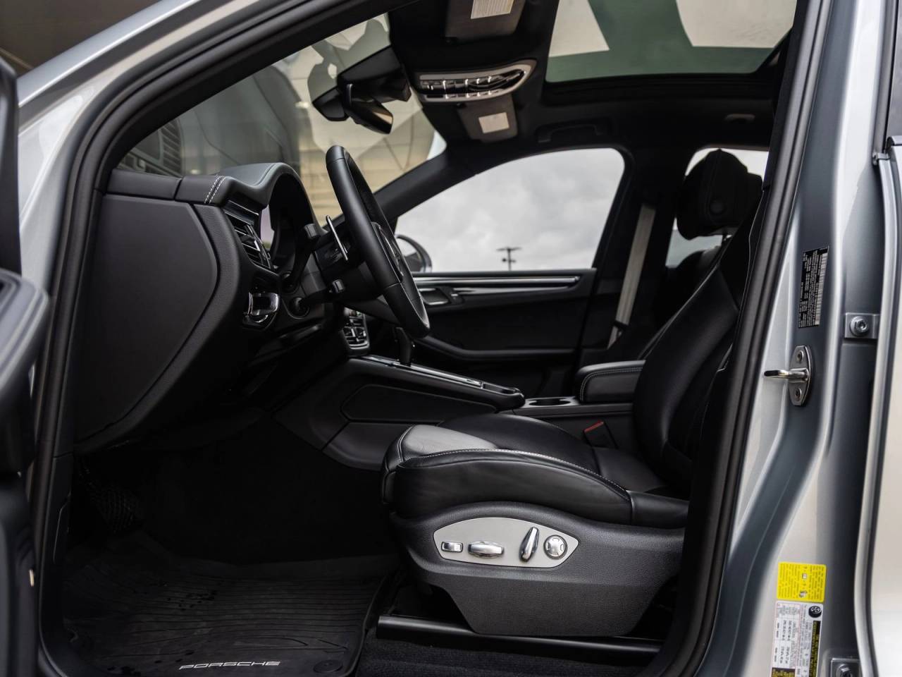 2025 Porsche Macan AWD