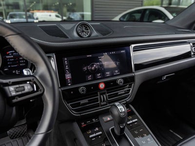 2025 Porsche Macan AWD