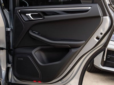 2025 Porsche Macan AWD