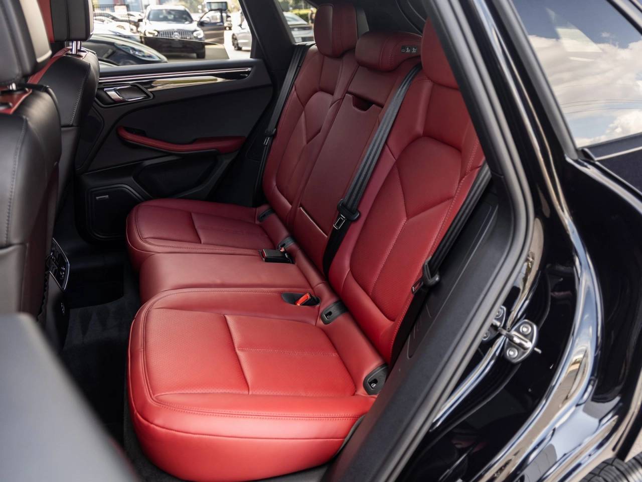 2026 Porsche Macan AWD