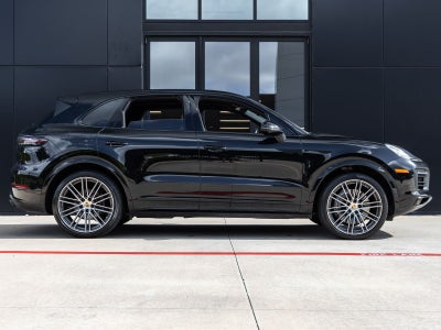 2023 Porsche Cayenne Cayenne Platinum Edition (MY23)