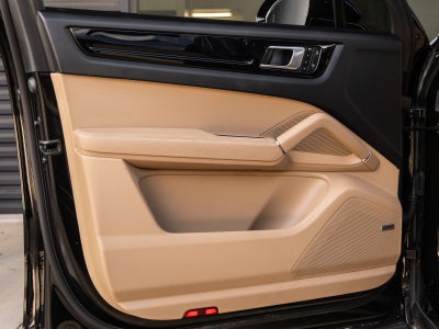 2023 Porsche Cayenne Cayenne Platinum Edition (MY23)