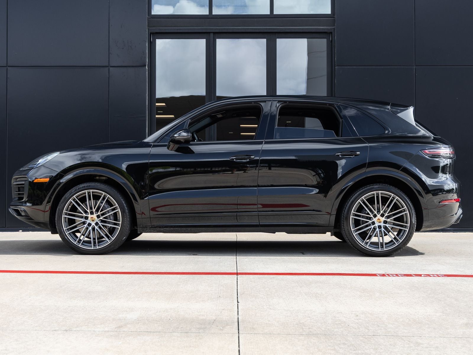 2023 Porsche Cayenne Cayenne Platinum Edition (MY23)