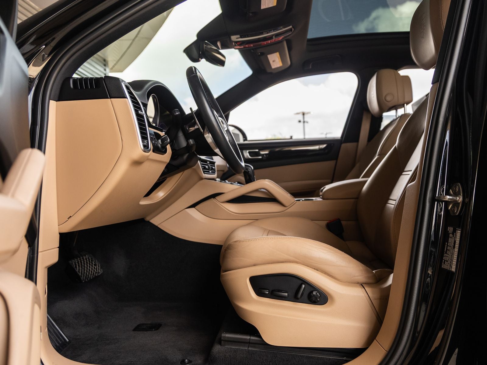 2023 Porsche Cayenne Cayenne Platinum Edition (MY23)