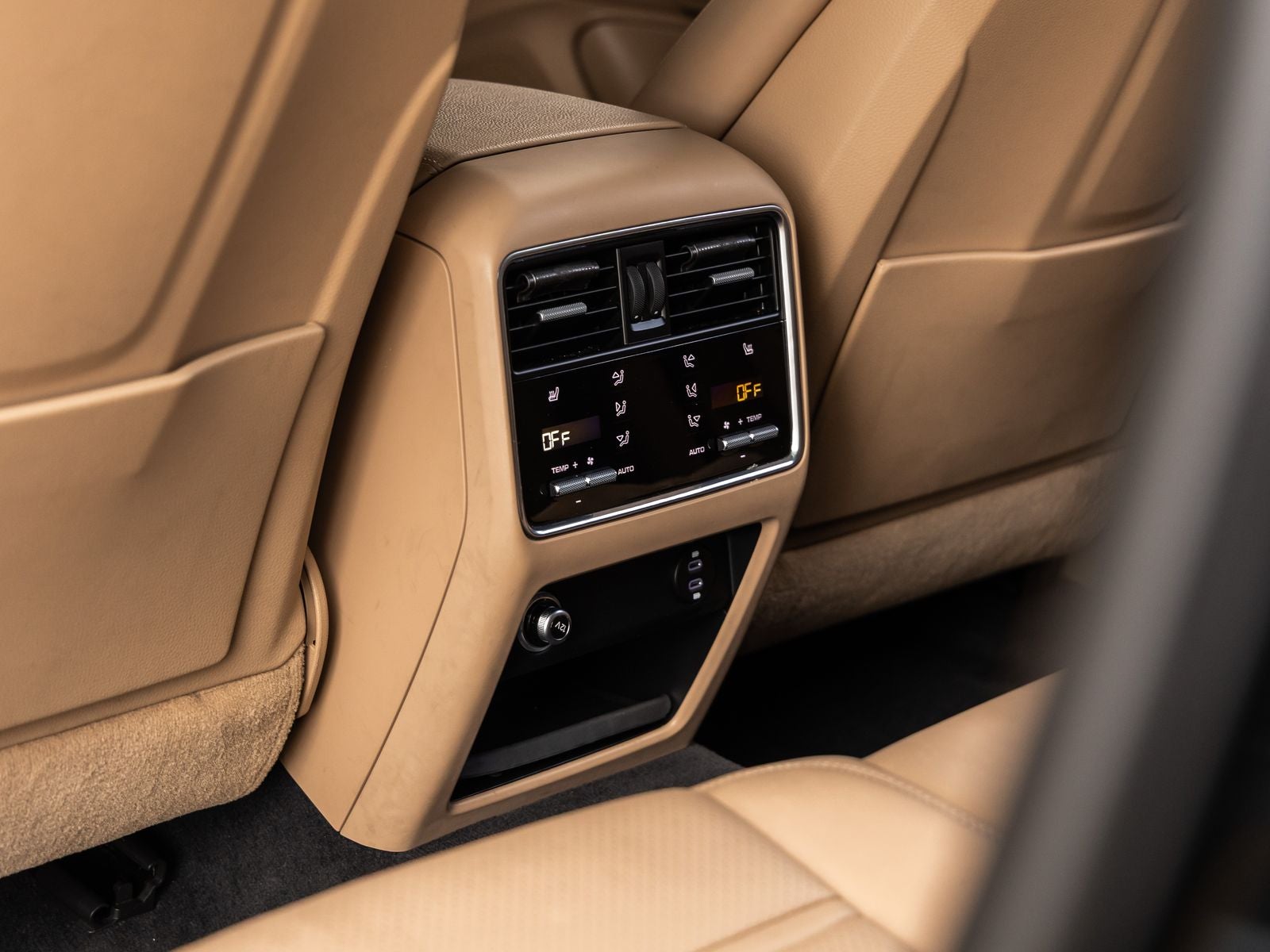 2023 Porsche Cayenne Cayenne Platinum Edition (MY23)