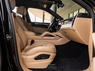 2023 Porsche Cayenne Cayenne Platinum Edition (MY23)