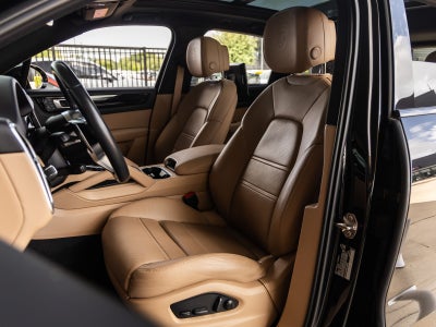 2023 Porsche Cayenne Cayenne Platinum Edition (MY23)