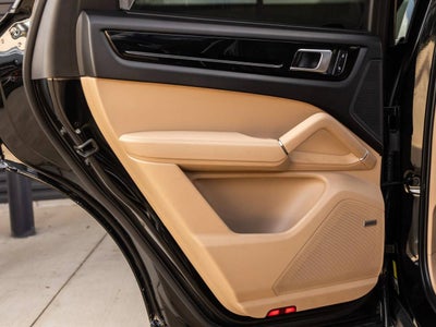 2023 Porsche Cayenne Cayenne Platinum Edition (MY23)
