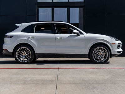 2023 Porsche Cayenne Cayenne Platinum Edition (MY23)