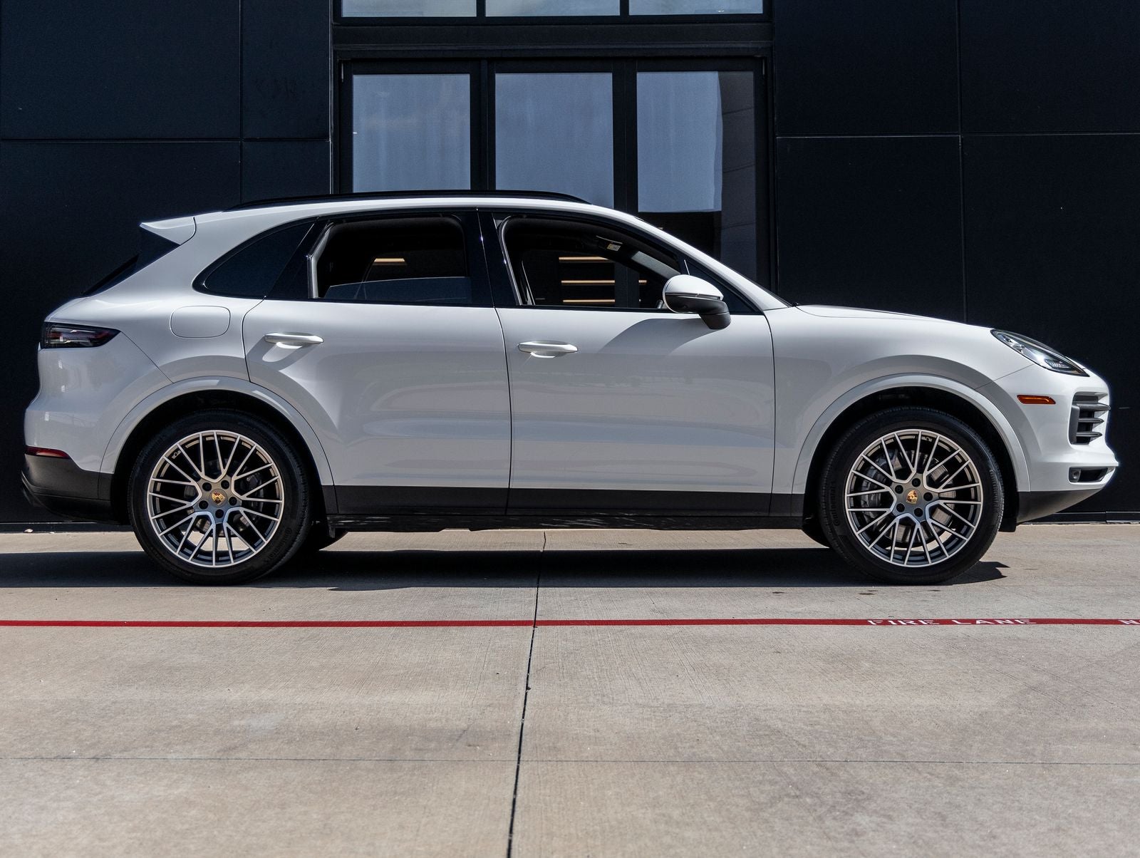 2023 Porsche Cayenne Cayenne Platinum Edition (MY23)