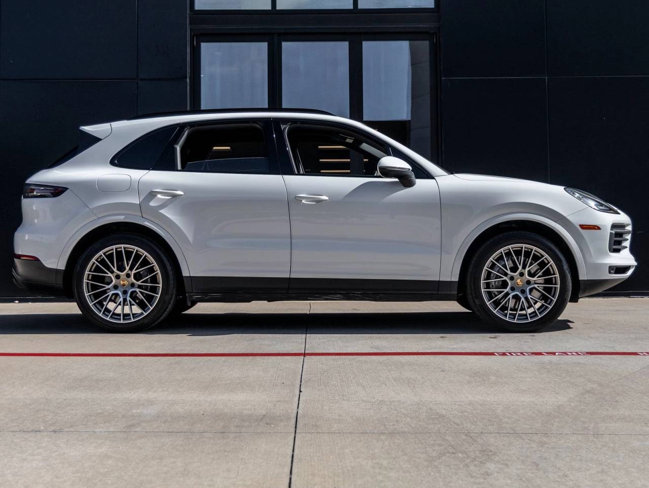 2023 Porsche Cayenne Cayenne Platinum Edition (MY23)