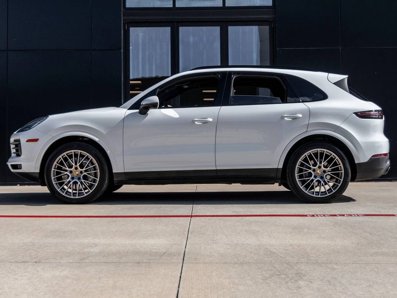 2023 Porsche Cayenne Cayenne Platinum Edition (MY23)