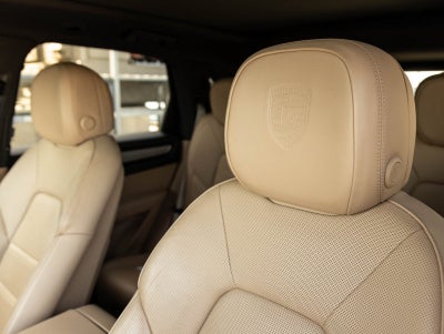 2023 Porsche Cayenne Platinum Edition