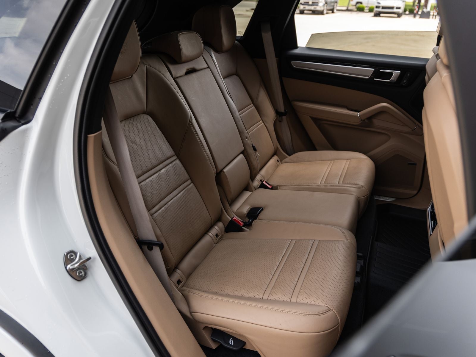 2023 Porsche Cayenne Platinum Edition