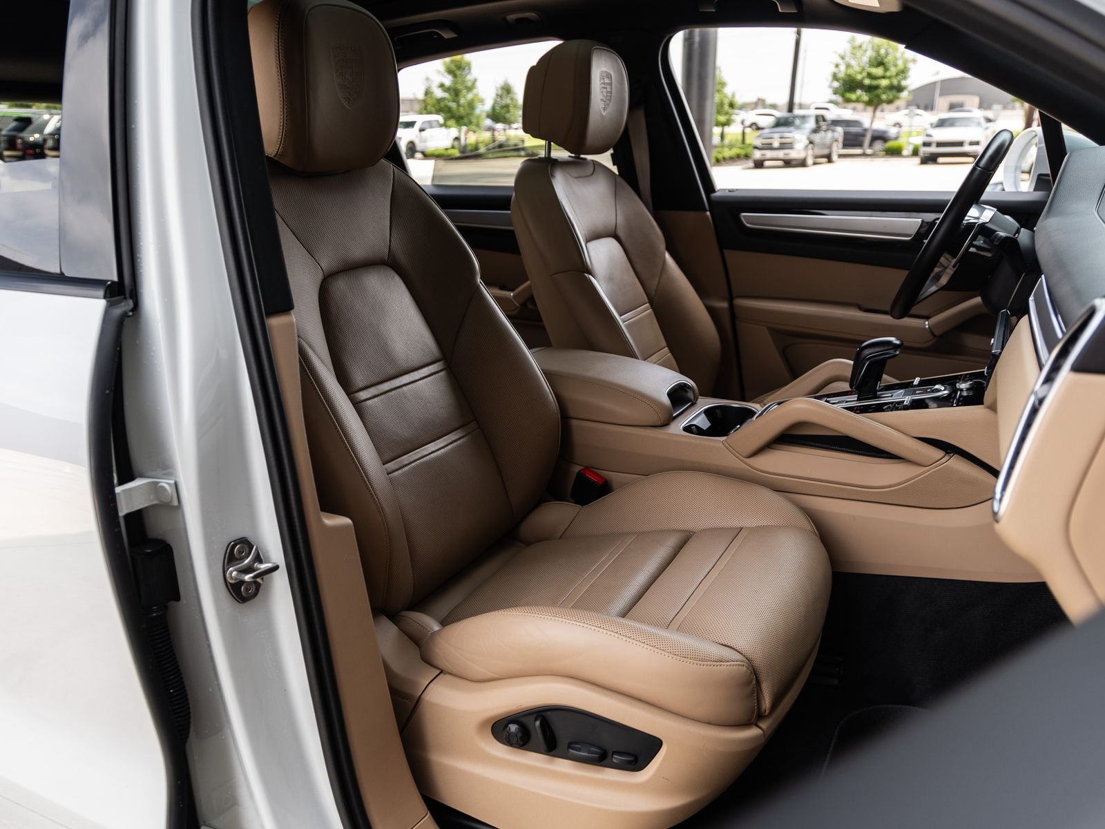 2023 Porsche Cayenne Platinum Edition