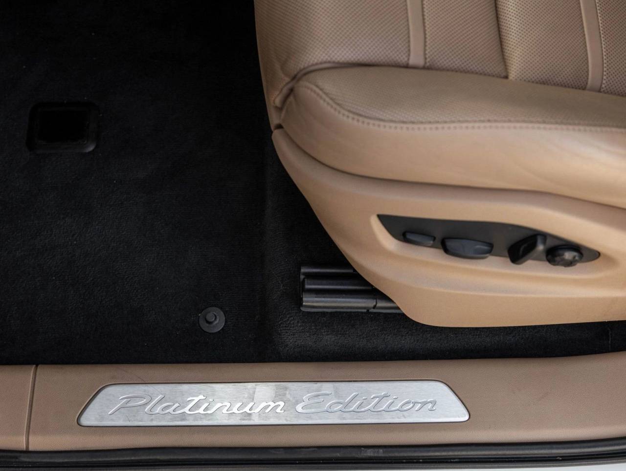 2023 Porsche Cayenne Platinum Edition