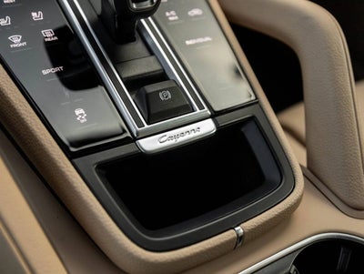 2023 Porsche Cayenne Platinum Edition