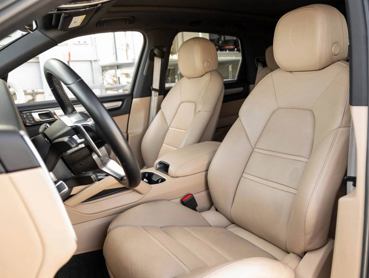 2023 Porsche Cayenne Platinum Edition