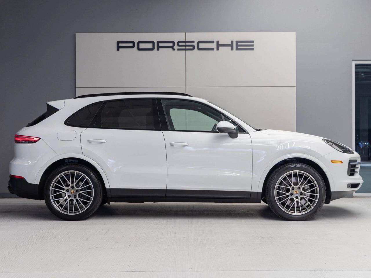 2023 Porsche Cayenne Platinum Edition