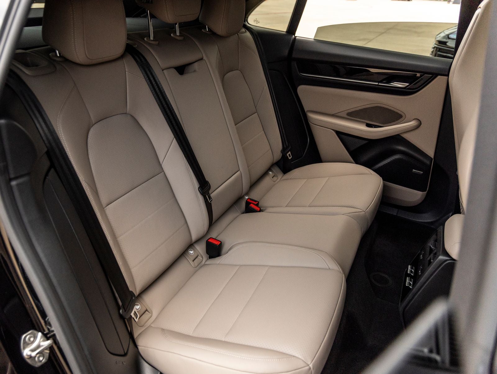 2025 Porsche Macan 4 Electric