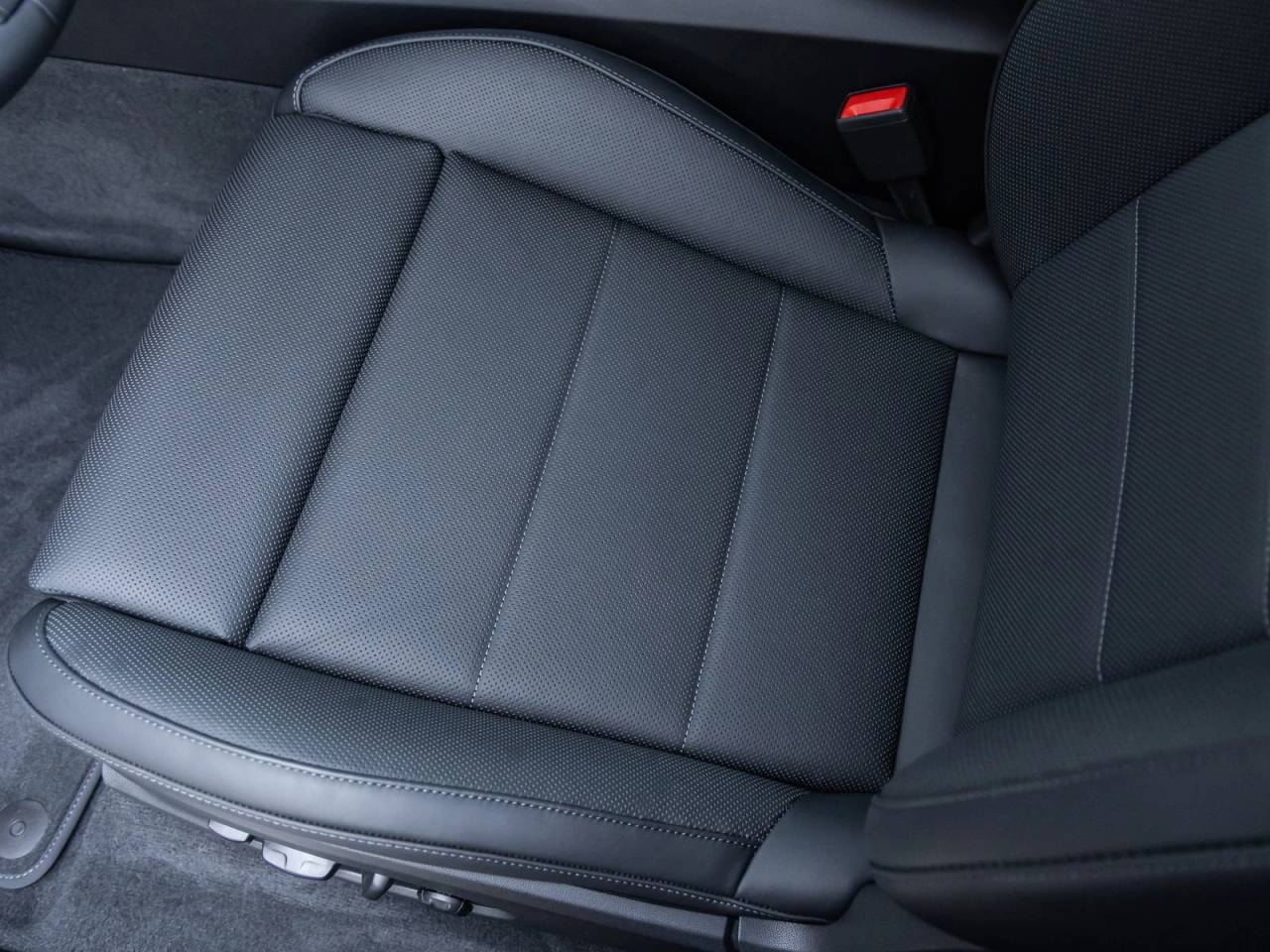 2025 Porsche Macan Electric Macan 4 Electric