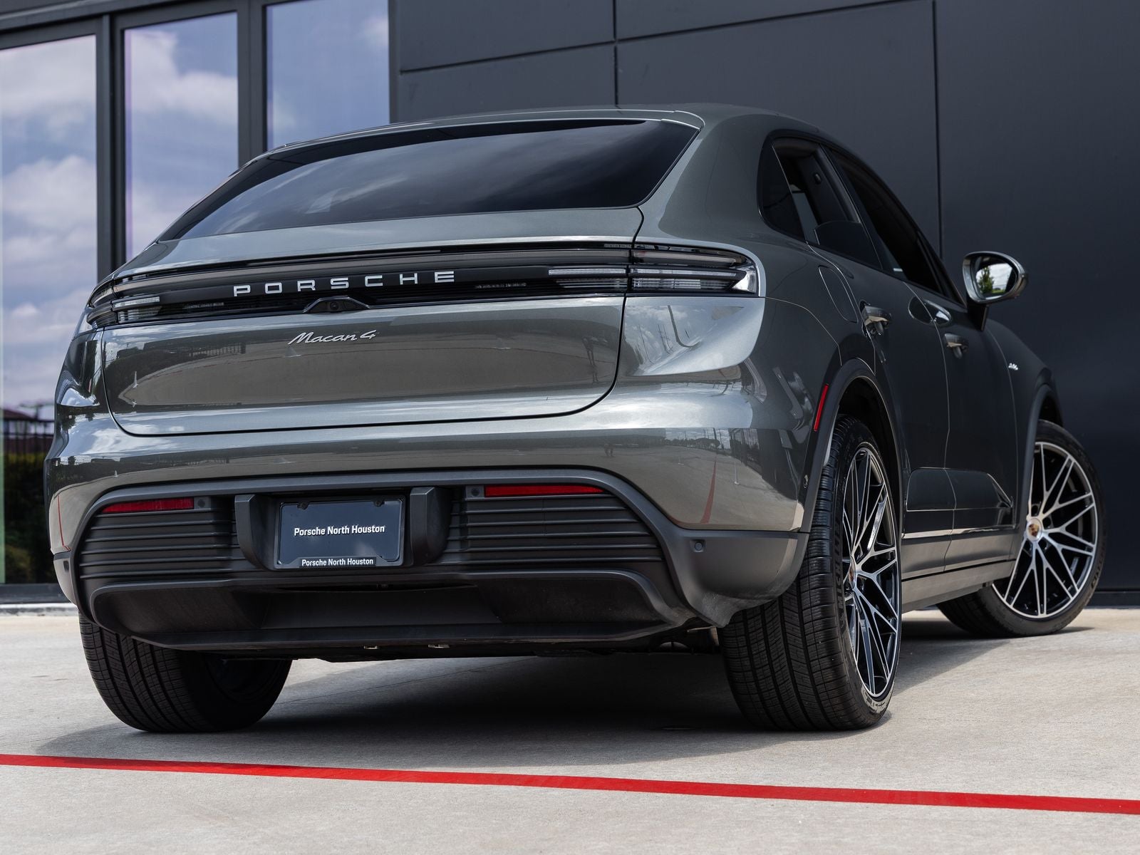 2025 Porsche Macan 4 Electric