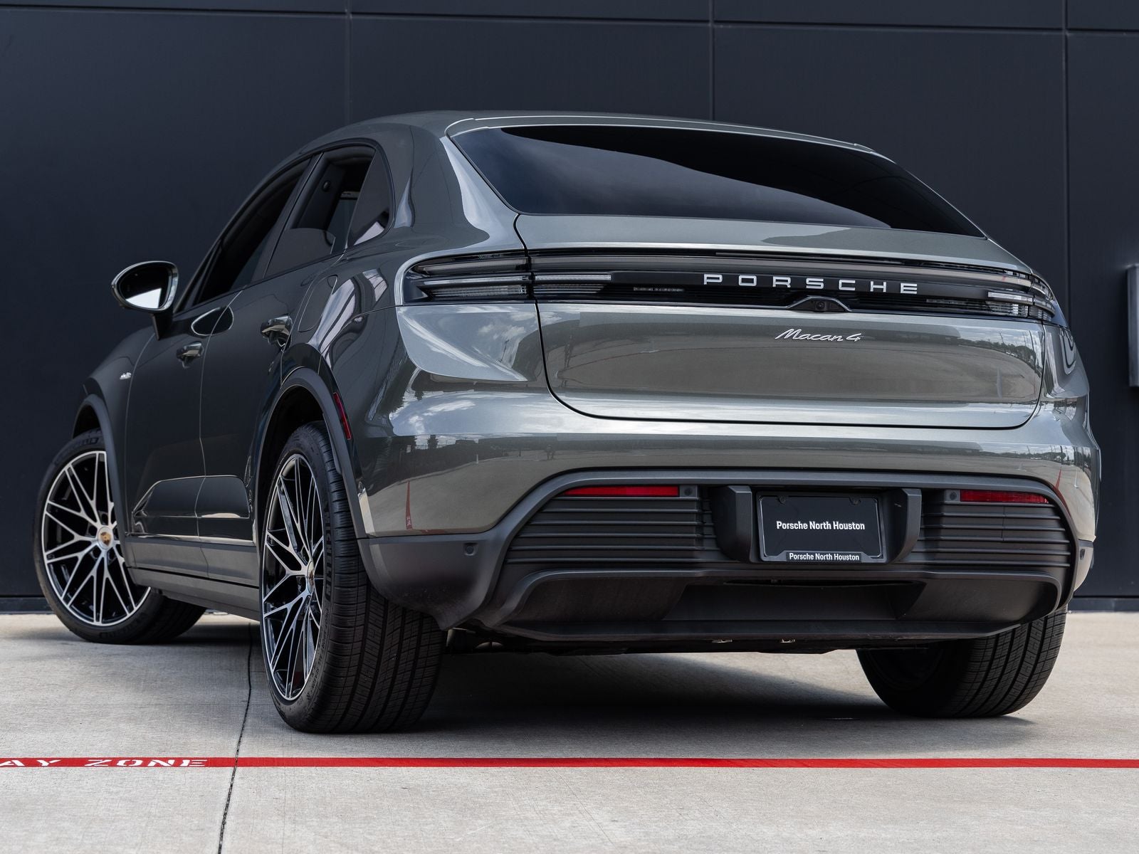 2025 Porsche Macan 4 Electric