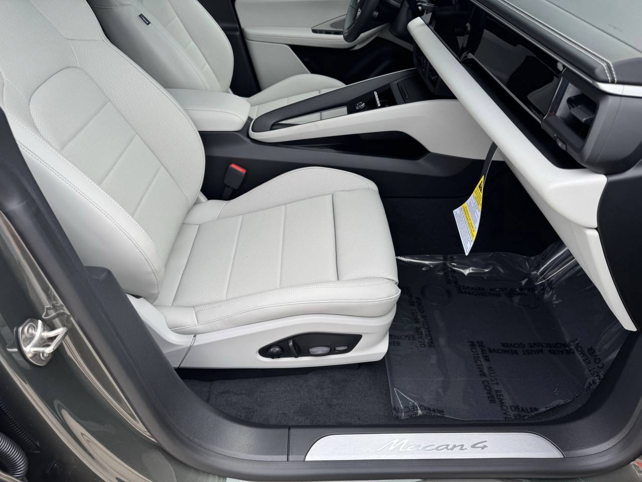 2025 Porsche Macan 4 Electric