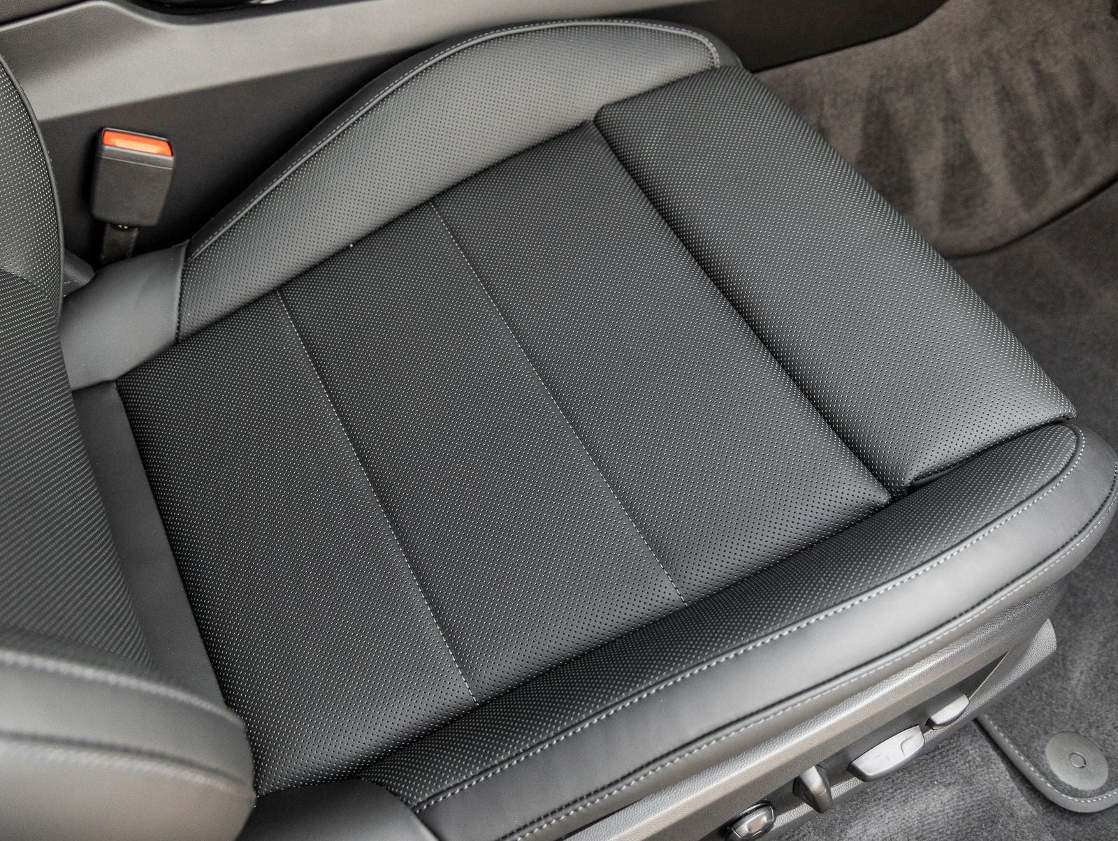 2025 Porsche Macan 4 Electric