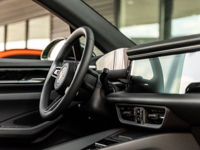 2025 Porsche Macan 4 Electric