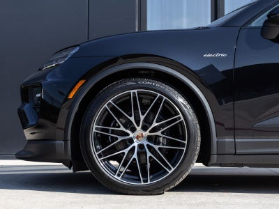 2025 Porsche Macan Electric 4