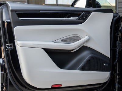 2025 Porsche Macan Electric 4