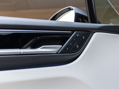 2025 Porsche Macan Electric 4