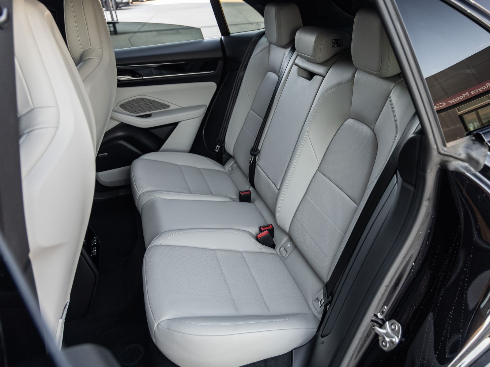 2025 Porsche Macan Electric 4