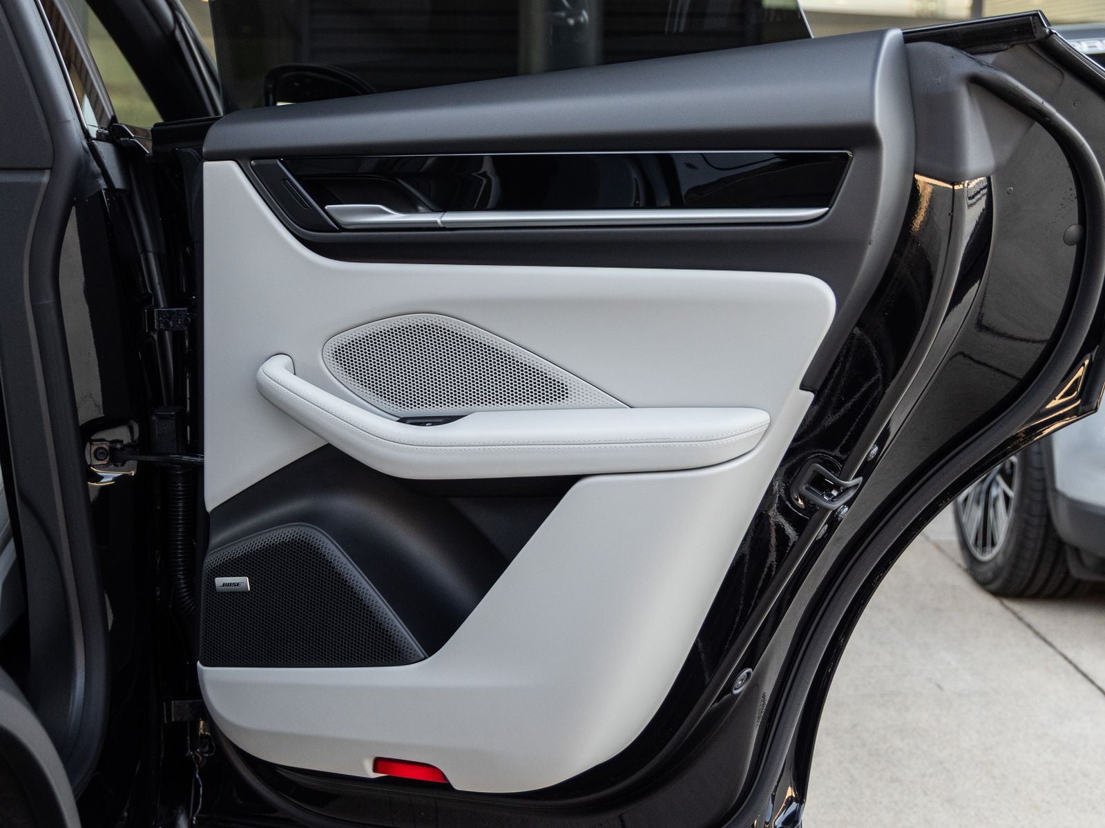 2025 Porsche Macan Electric 4