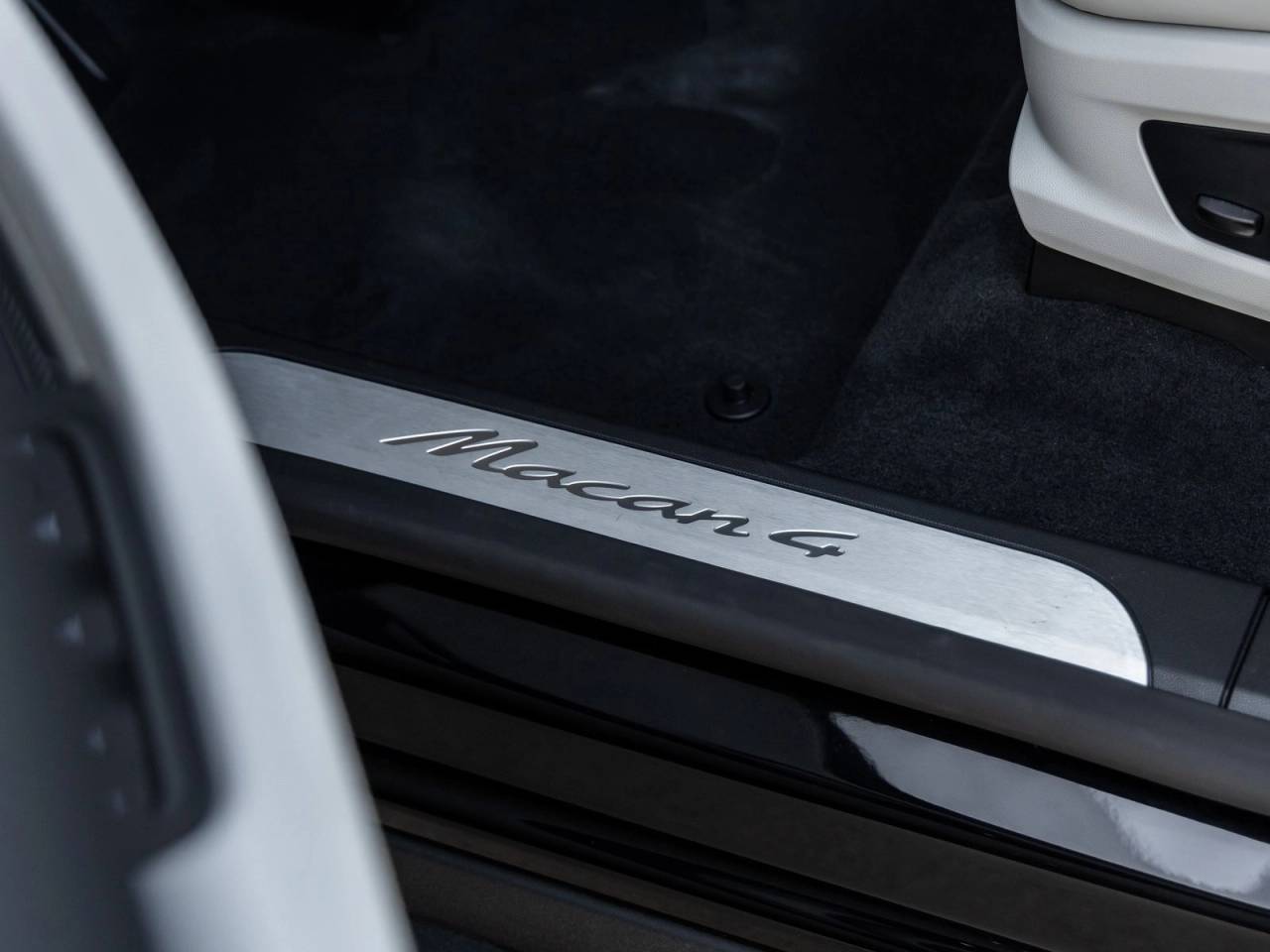 2025 Porsche Macan Macan 4 Electric