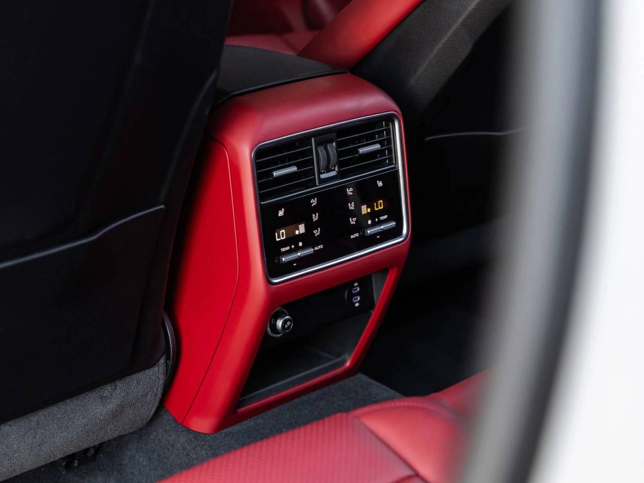 2023 Porsche Cayenne S Platinum Edition