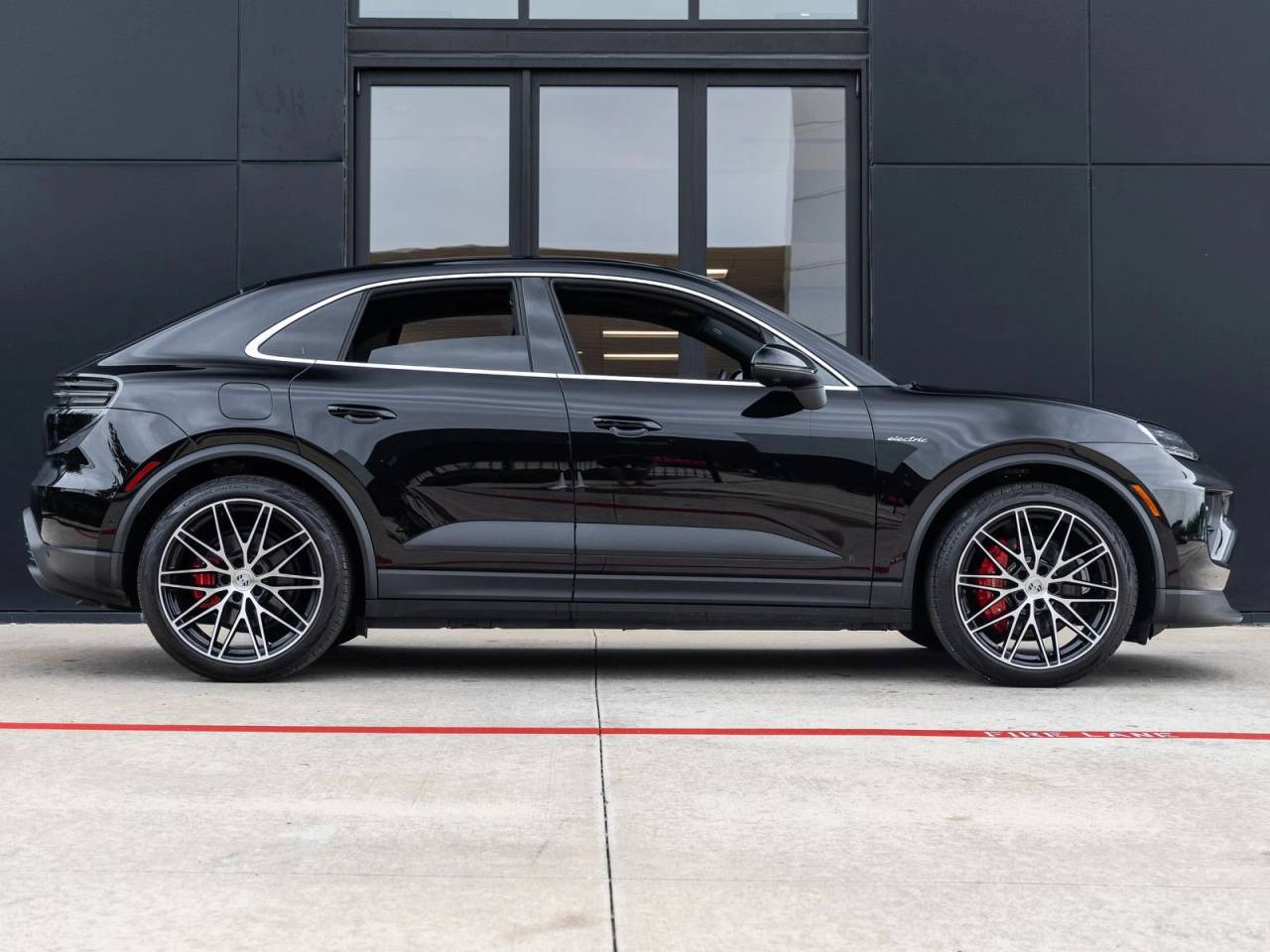 2025 Porsche Macan Macan 4S Electric
