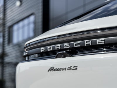 2025 Porsche Macan Electric 4S