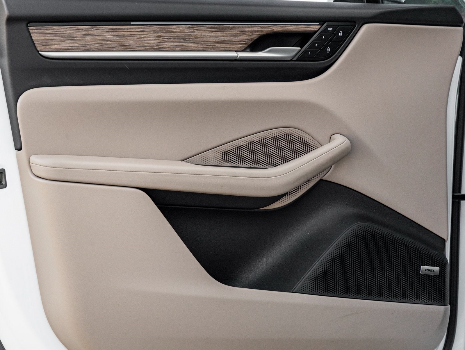 2025 Porsche Macan Electric 4S