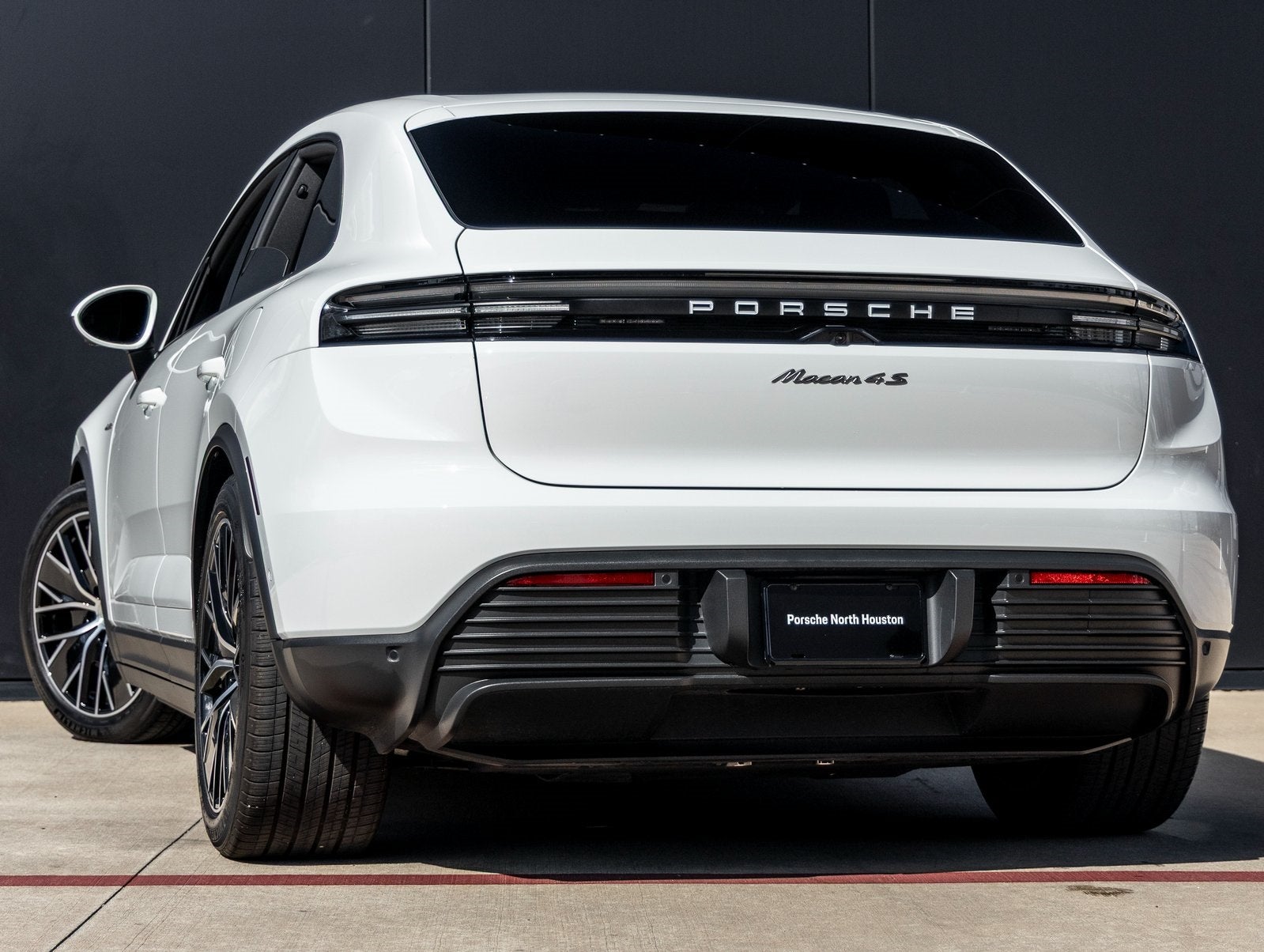 2025 Porsche Macan Electric 4S