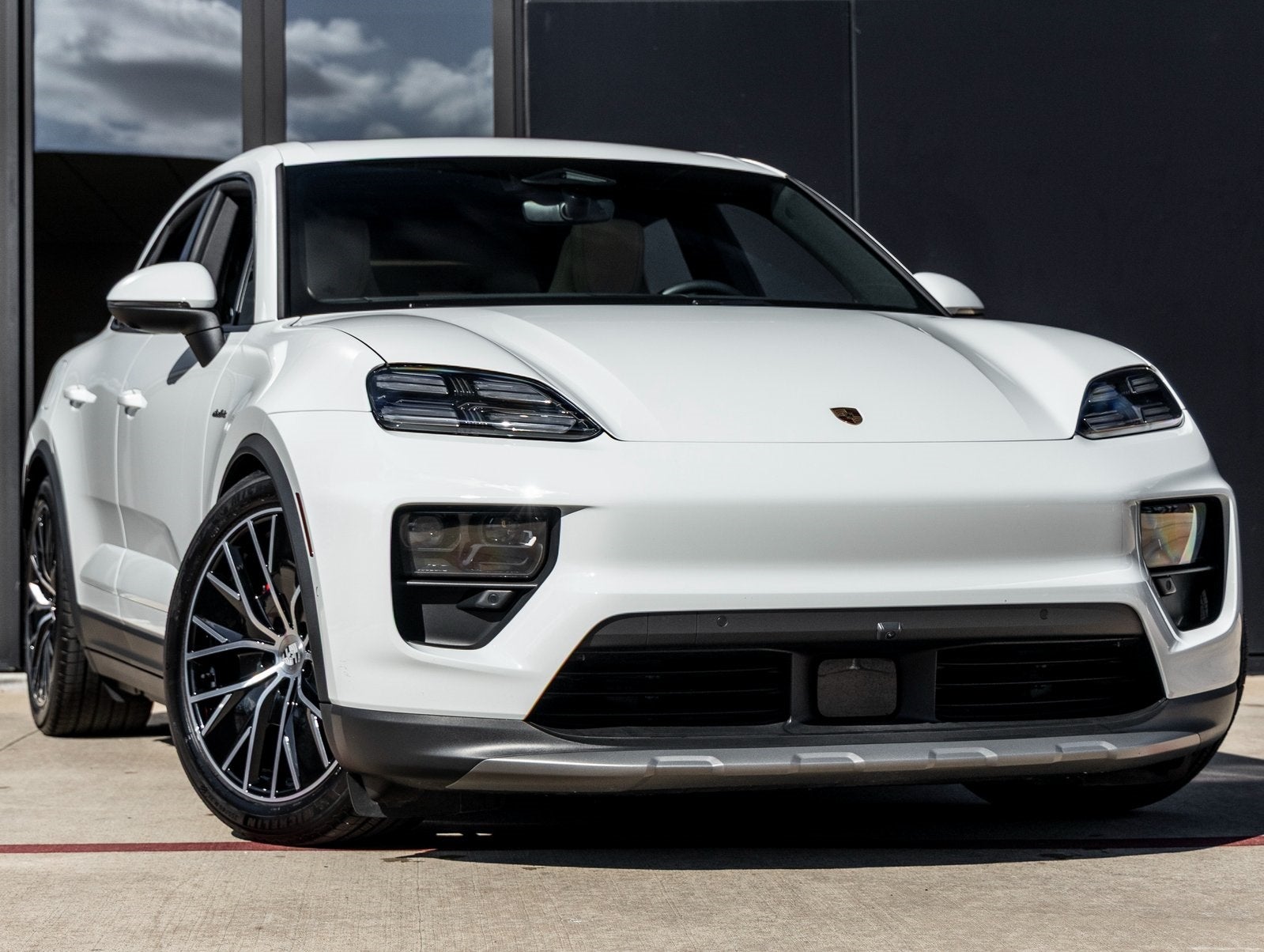 2025 Porsche Macan Electric 4S