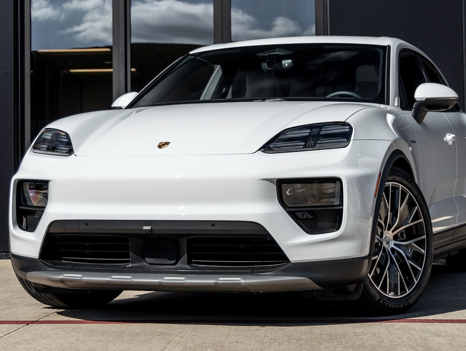2025 Porsche Macan Electric 4S