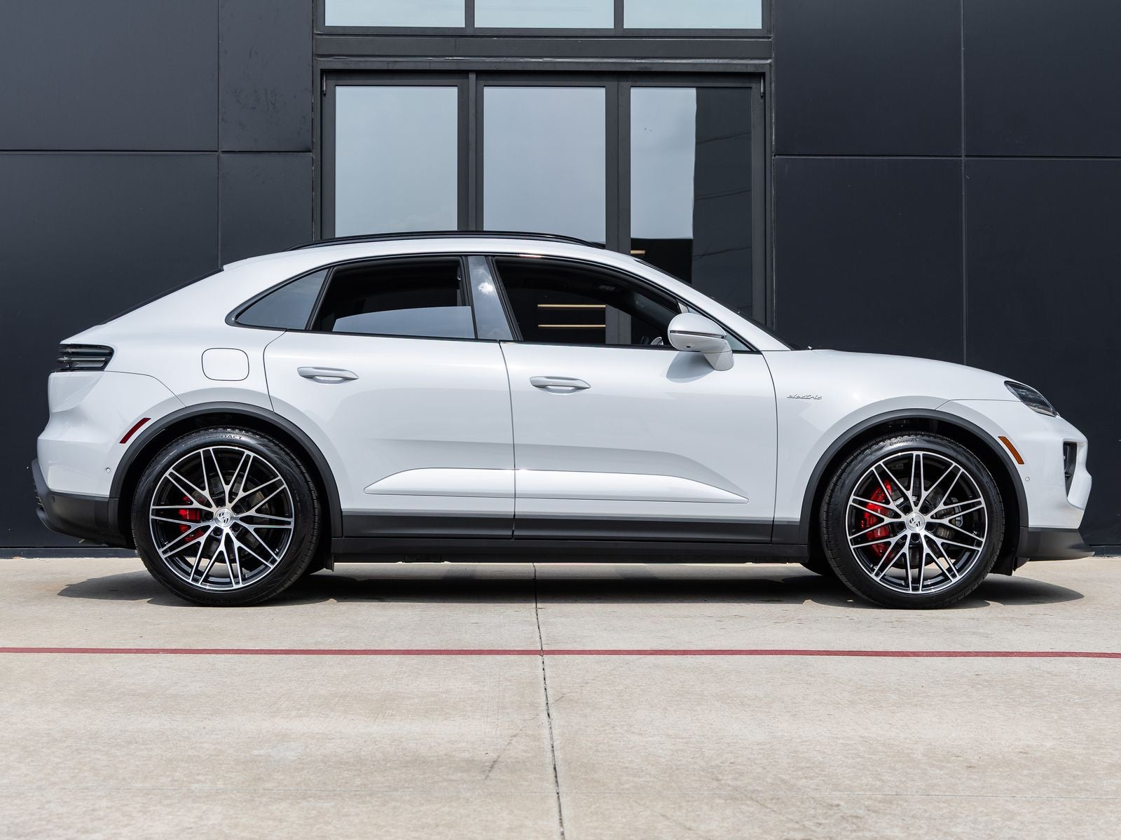 2025 Porsche Macan 4S Electric