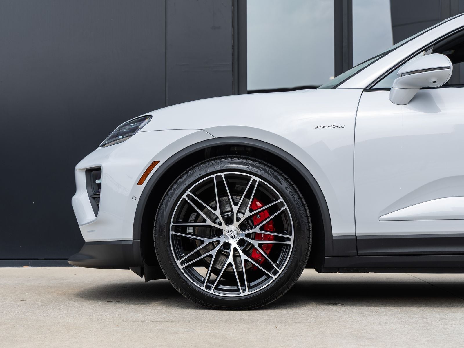 2025 Porsche Macan 4S Electric