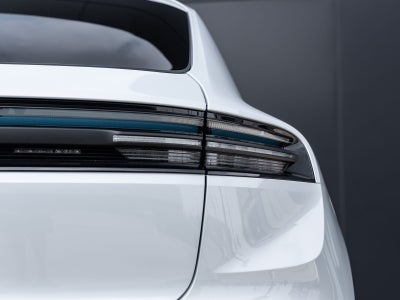 2025 Porsche Macan 4S Electric
