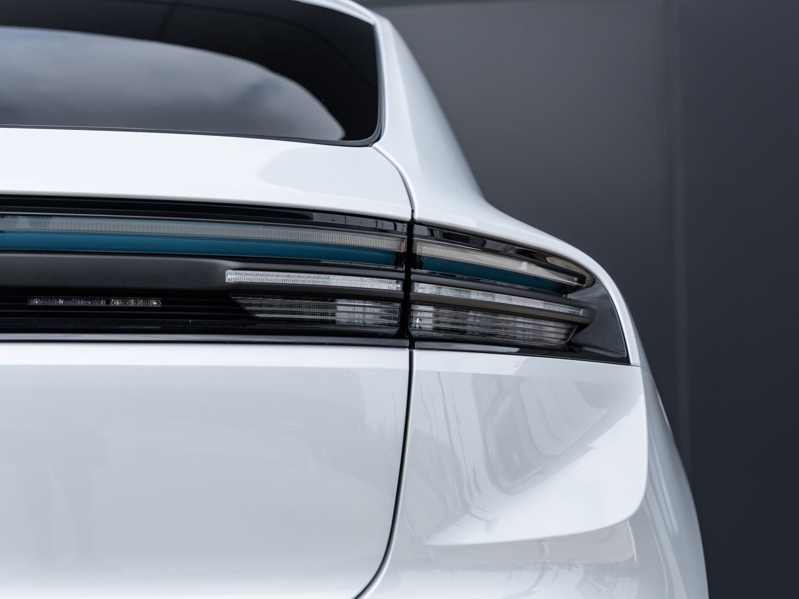 2025 Porsche Macan 4S Electric